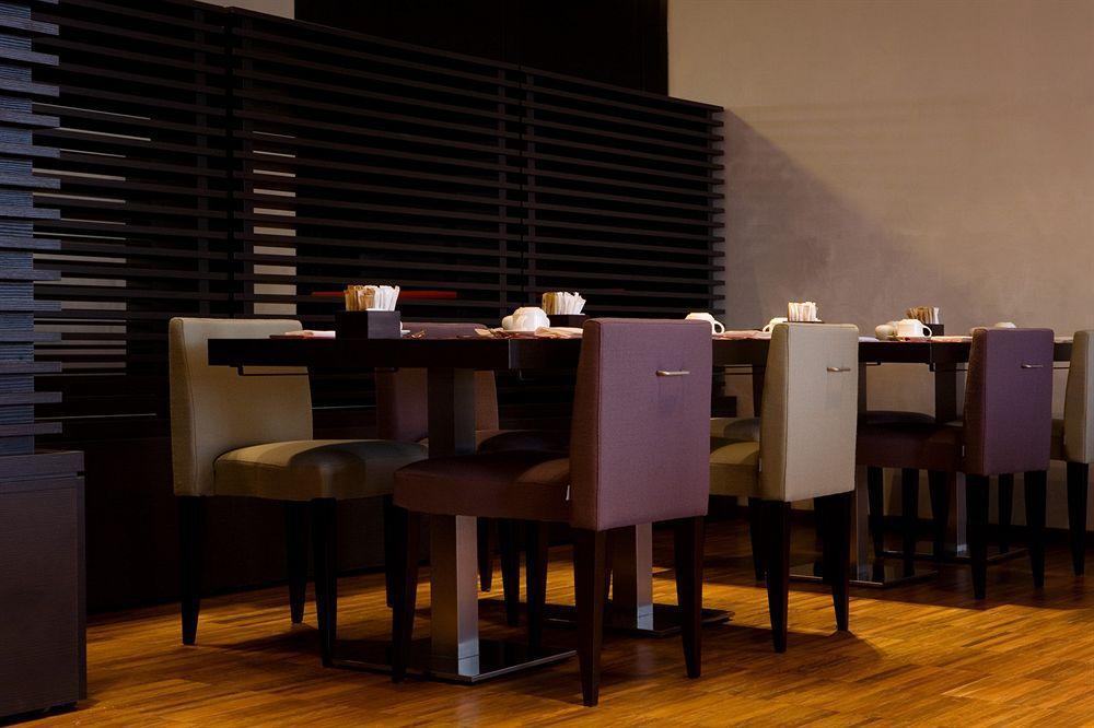 Hotel NH Milano Fiera Rho Esterno foto