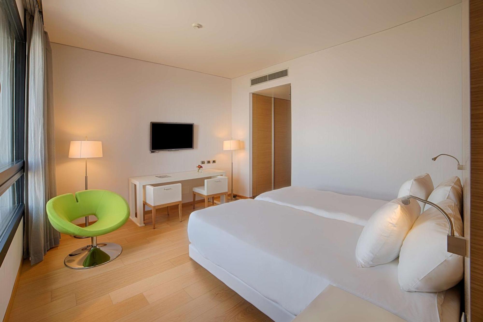 Hotel NH Milano Fiera Rho Esterno foto