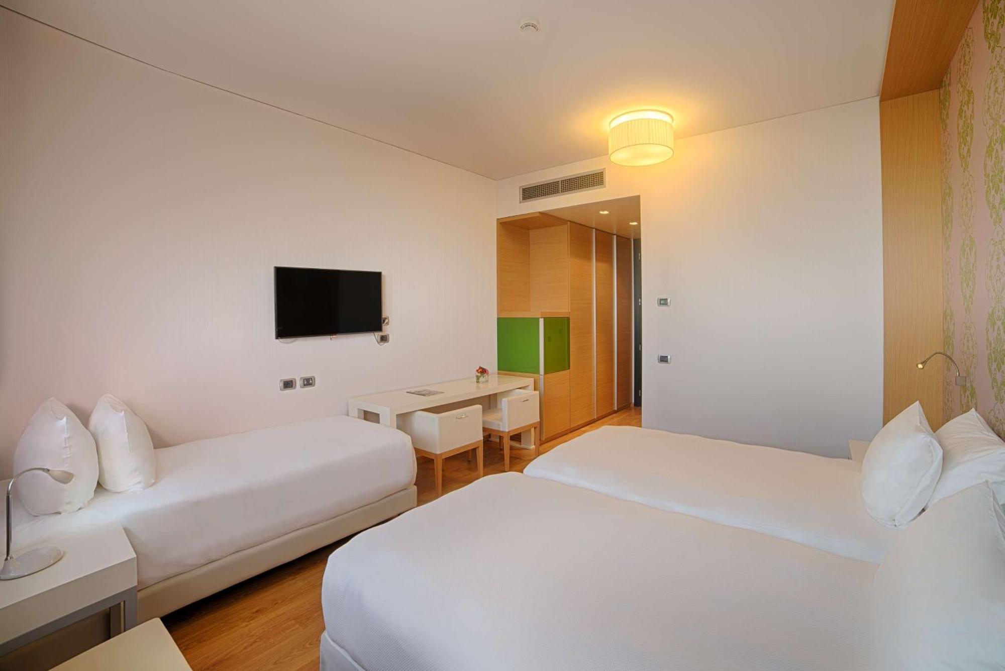 Hotel NH Milano Fiera Rho Esterno foto
