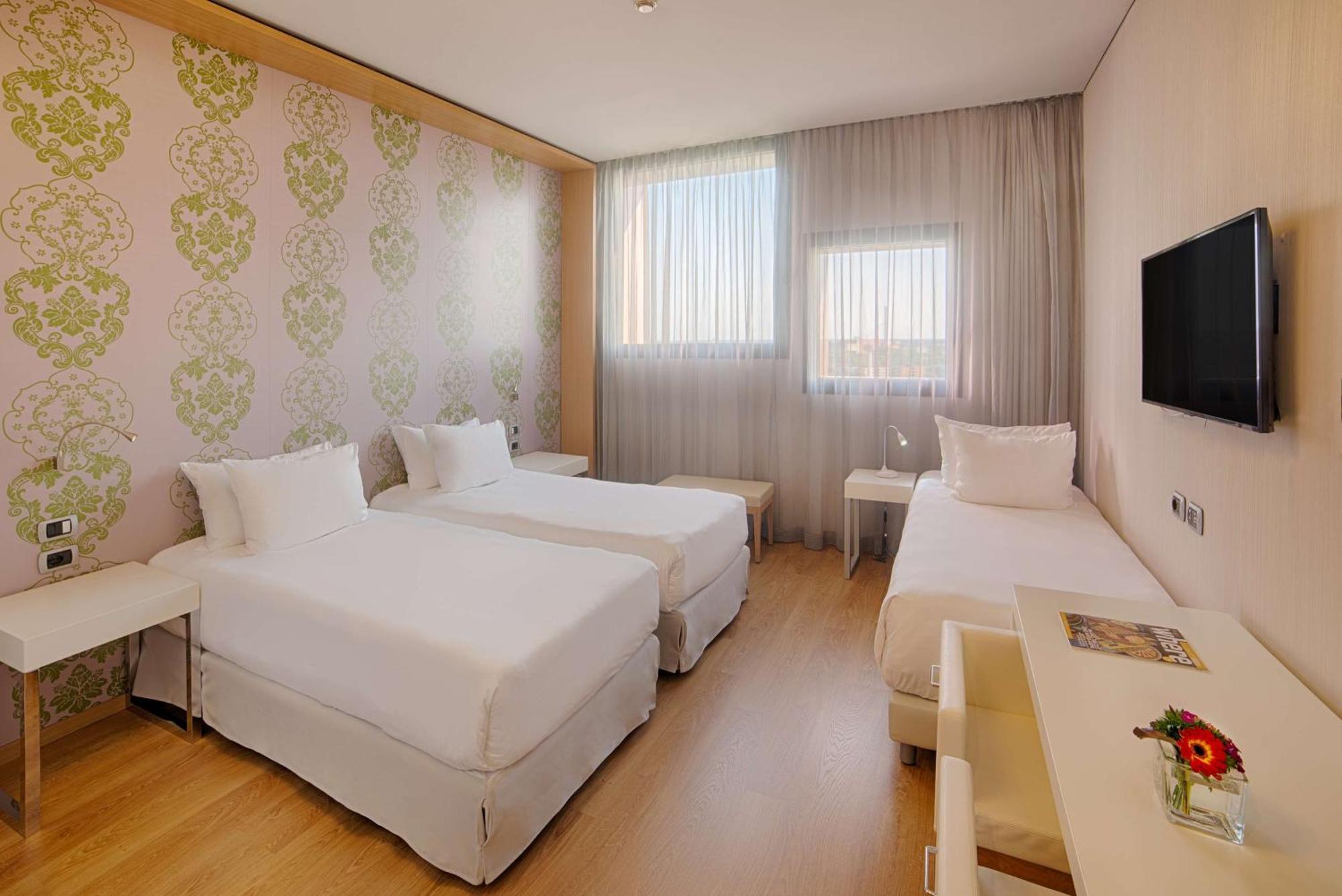 Hotel NH Milano Fiera Rho Esterno foto