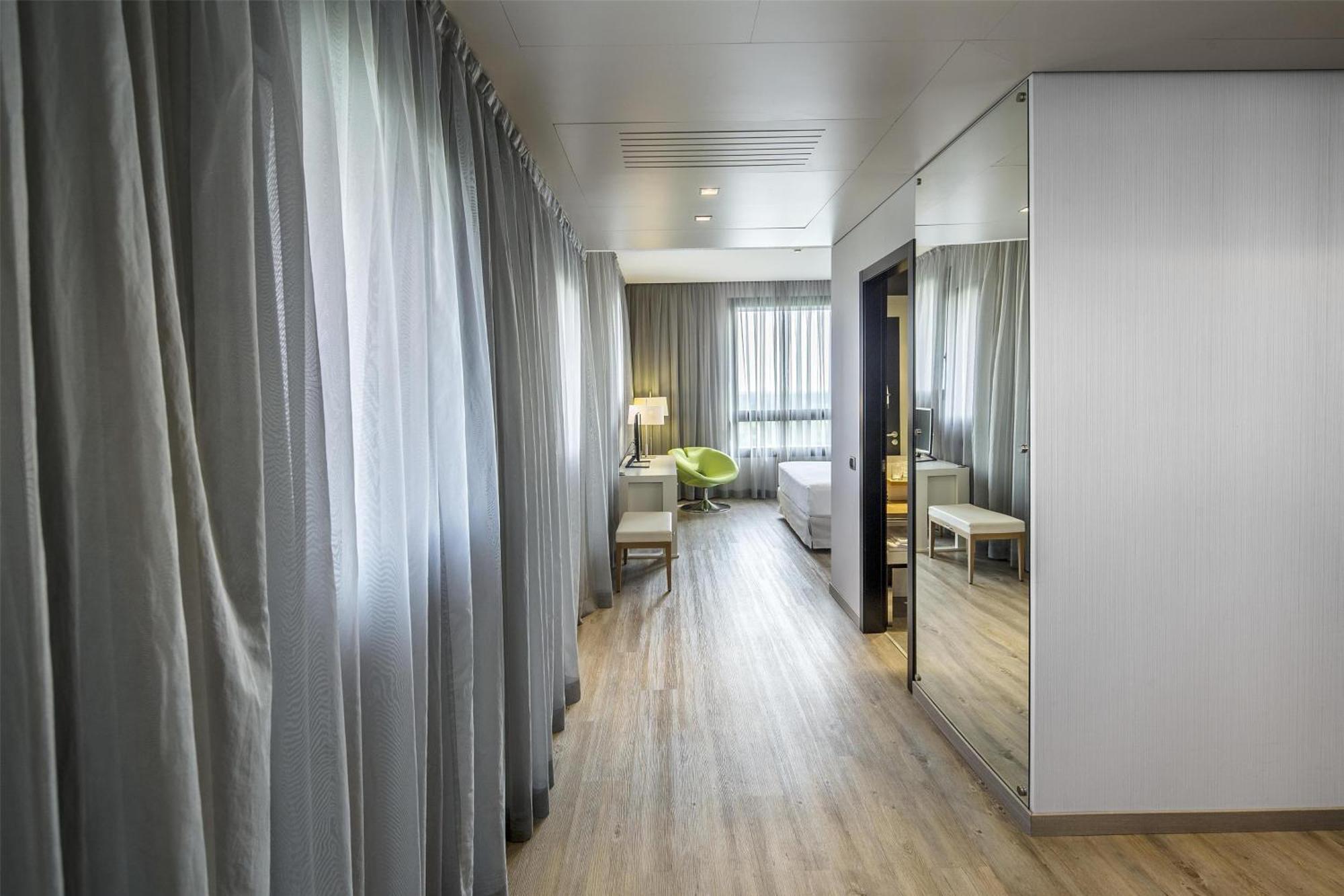 Hotel NH Milano Fiera Rho Esterno foto