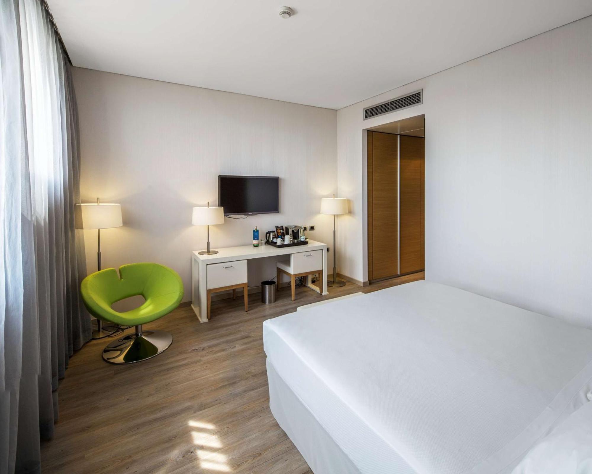 Hotel NH Milano Fiera Rho Esterno foto