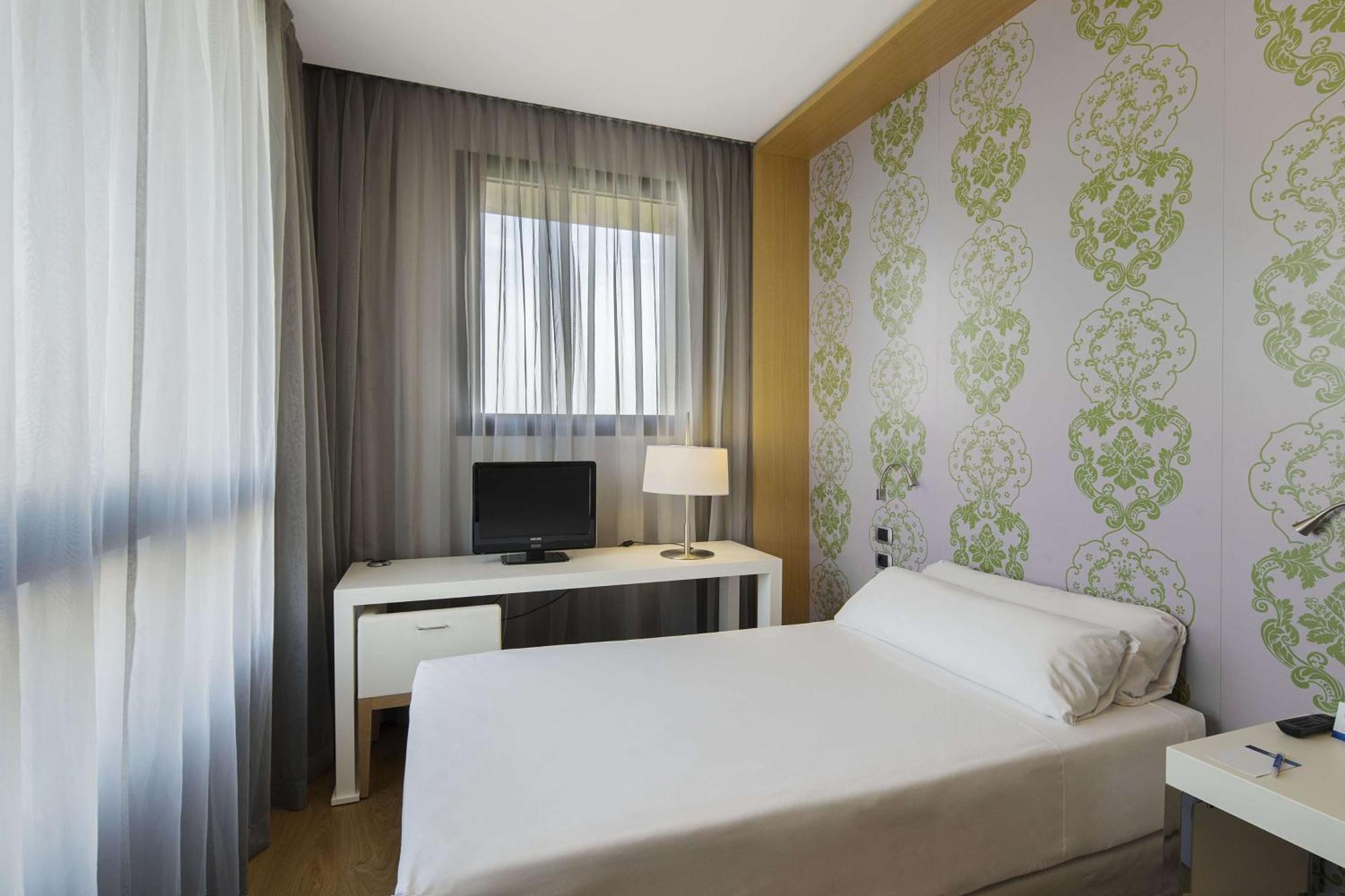 Hotel NH Milano Fiera Rho Esterno foto
