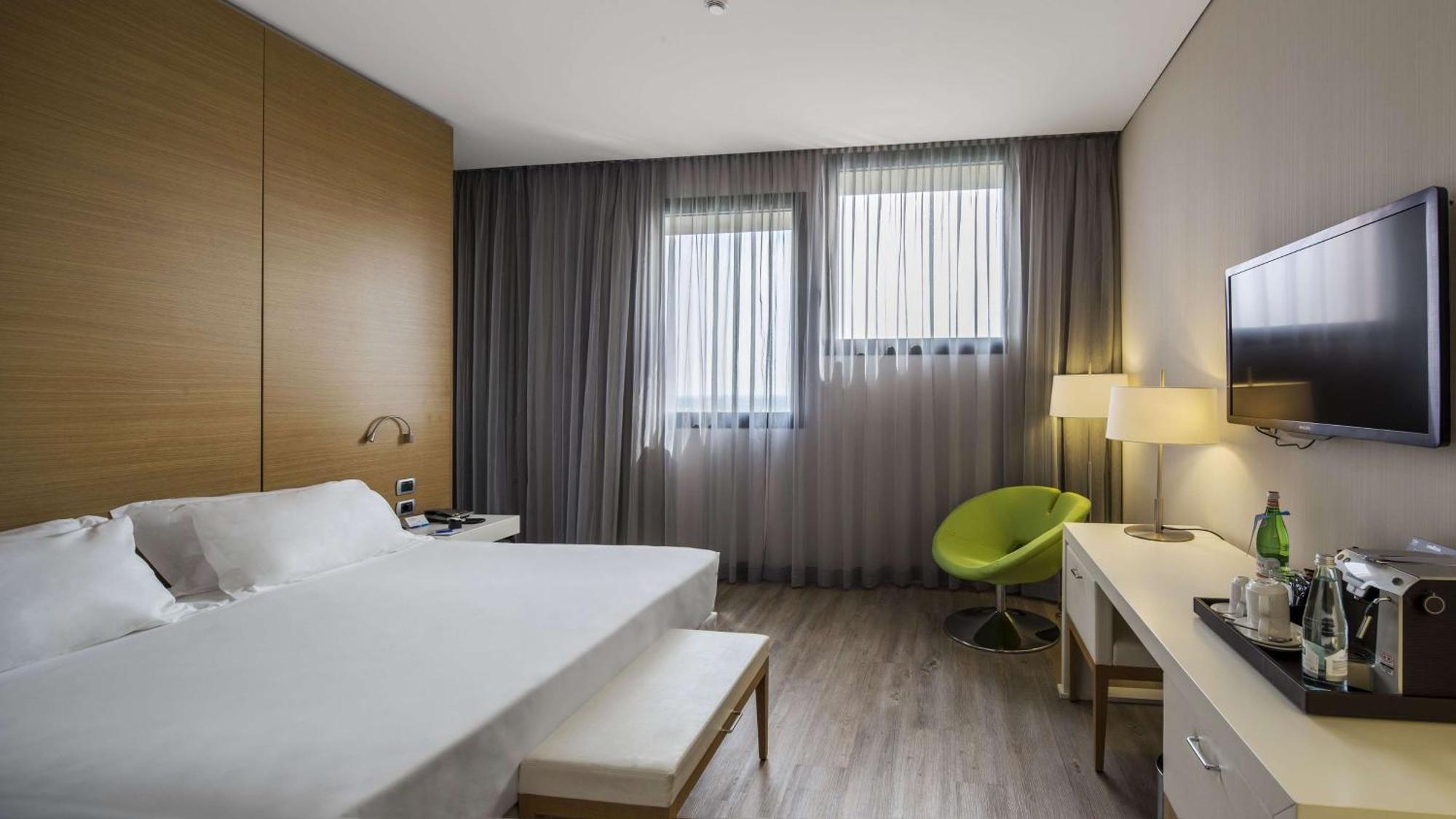 Hotel NH Milano Fiera Rho Esterno foto