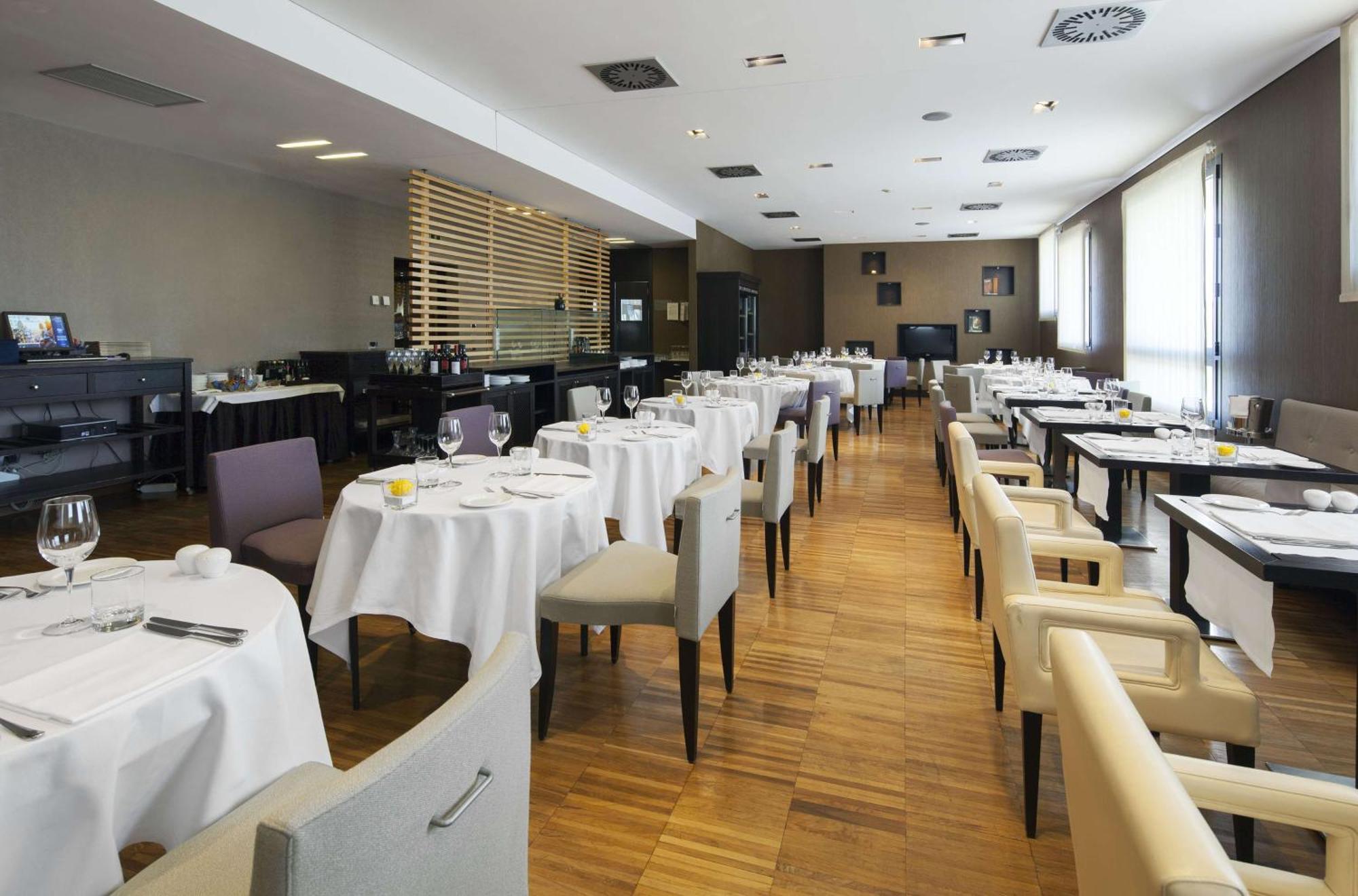 Hotel NH Milano Fiera Rho Esterno foto