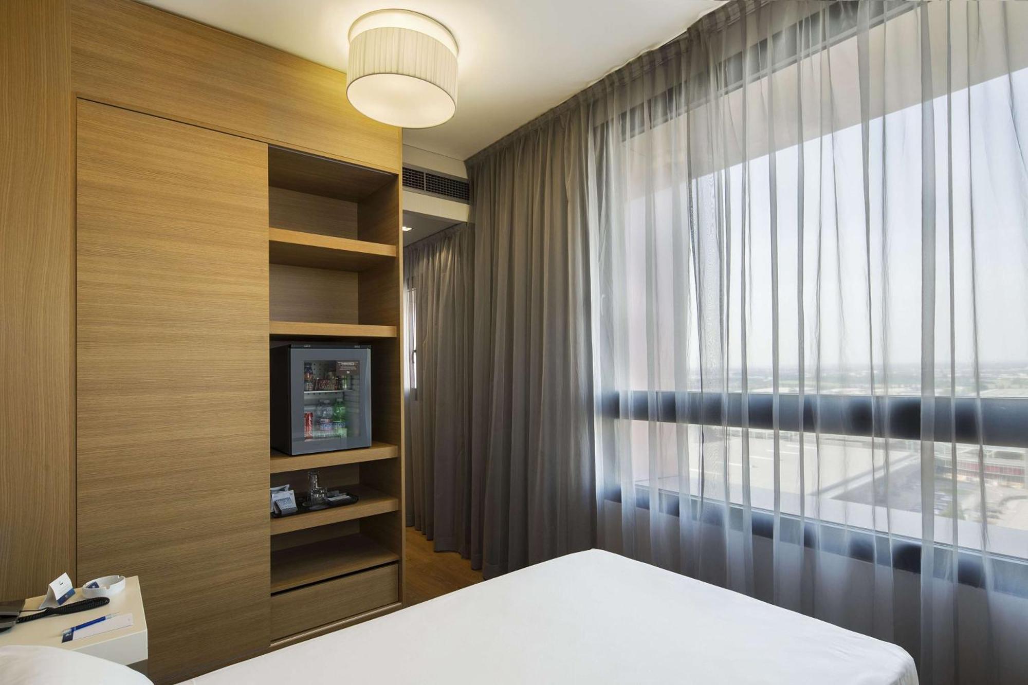 Hotel NH Milano Fiera Rho Esterno foto