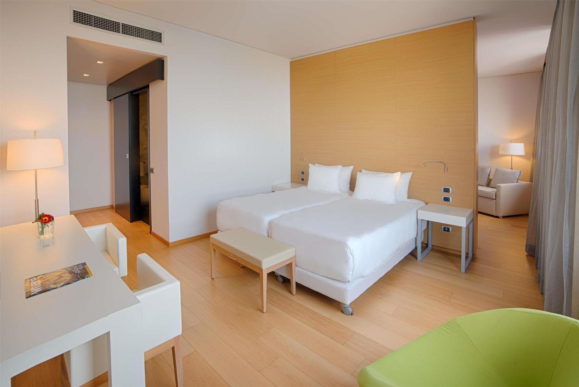 Hotel NH Milano Fiera Rho Esterno foto