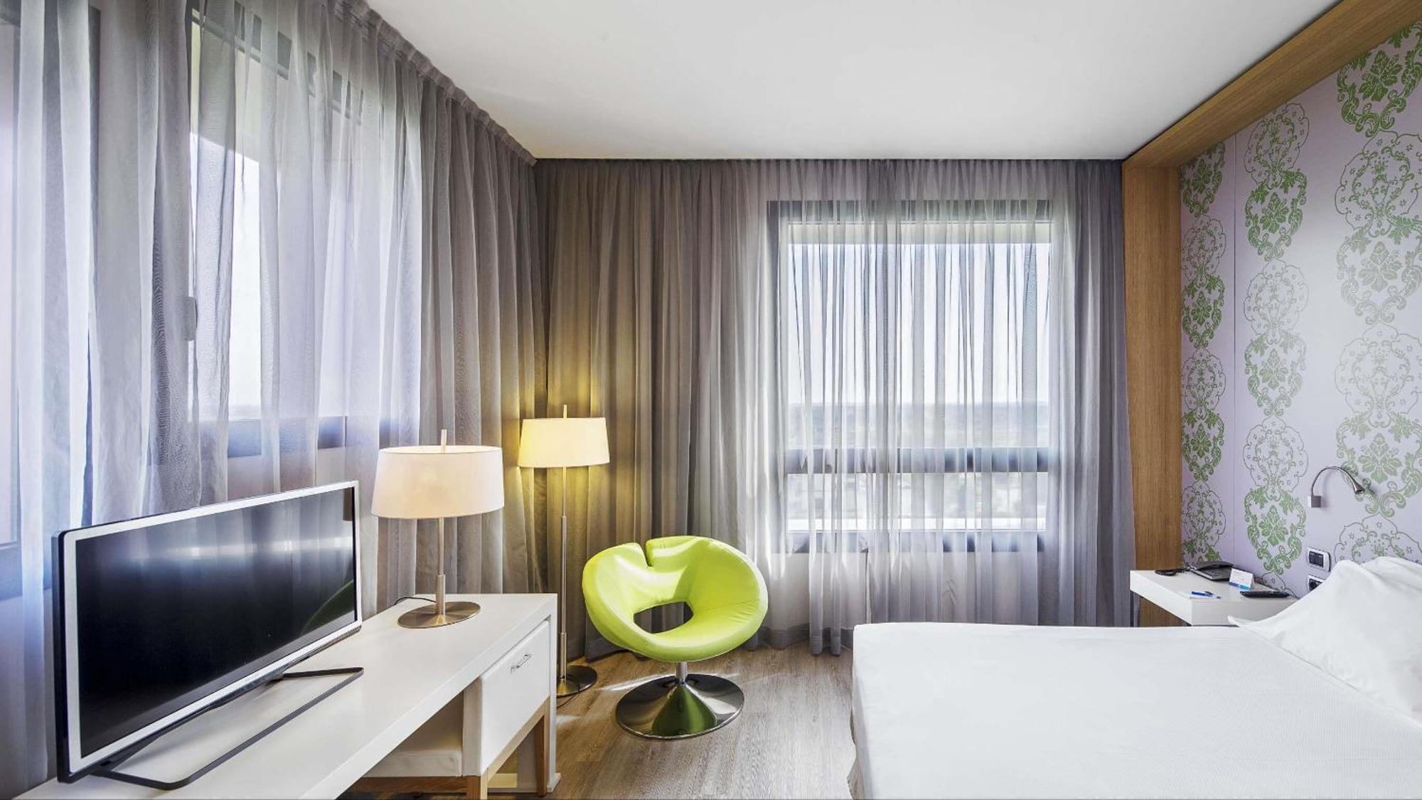 Hotel NH Milano Fiera Rho Esterno foto