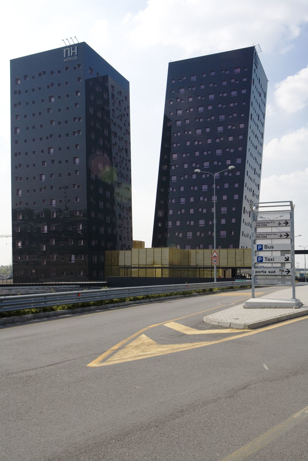 Hotel NH Milano Fiera Rho Esterno foto