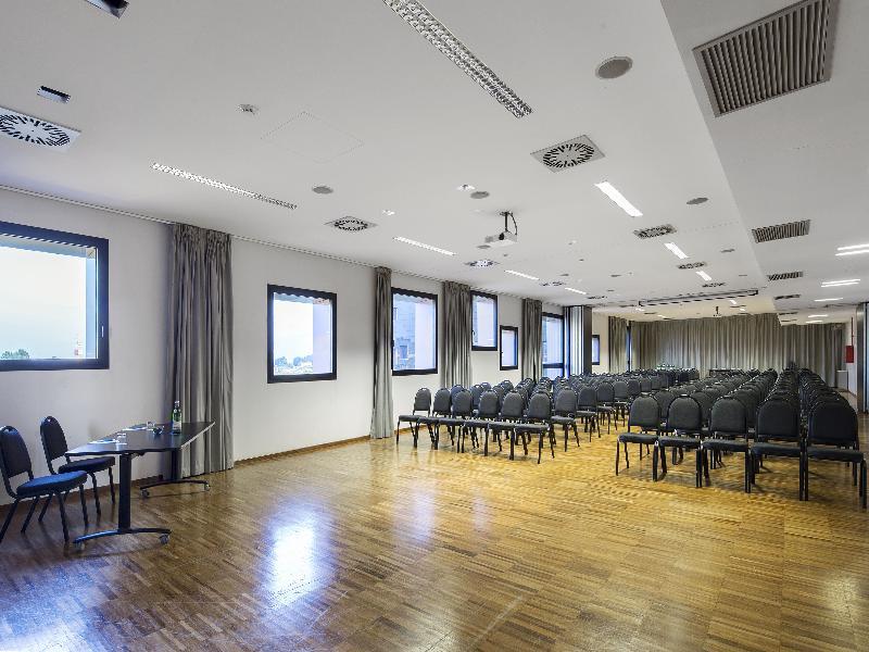 Hotel NH Milano Fiera Rho Esterno foto